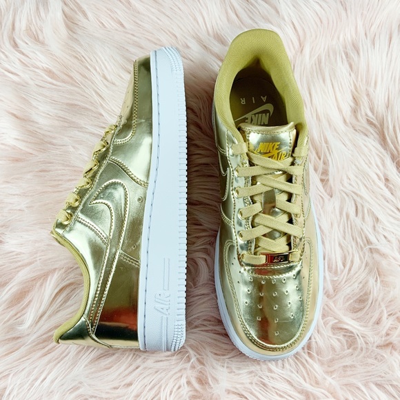New Nike Women’s Air Force 1 Liquid Metal Gold - Picture 2 of 5